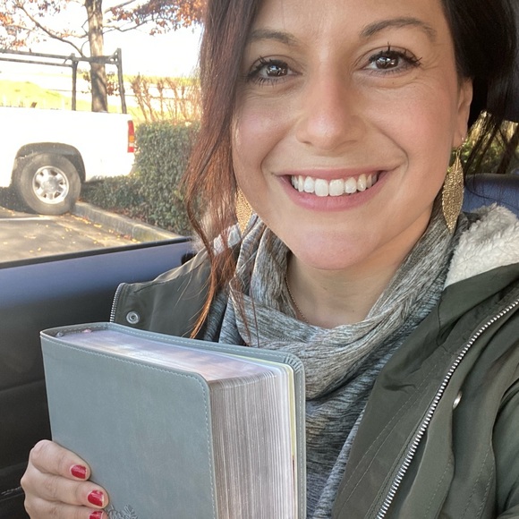 MEET THE POSHER | Stephanie!! - Picture 2 of 2